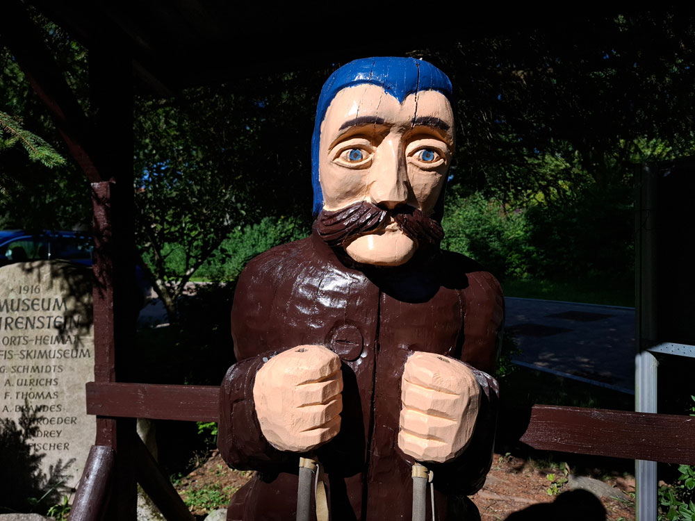 Arthur Ulrichs - Statue vor dem Museum